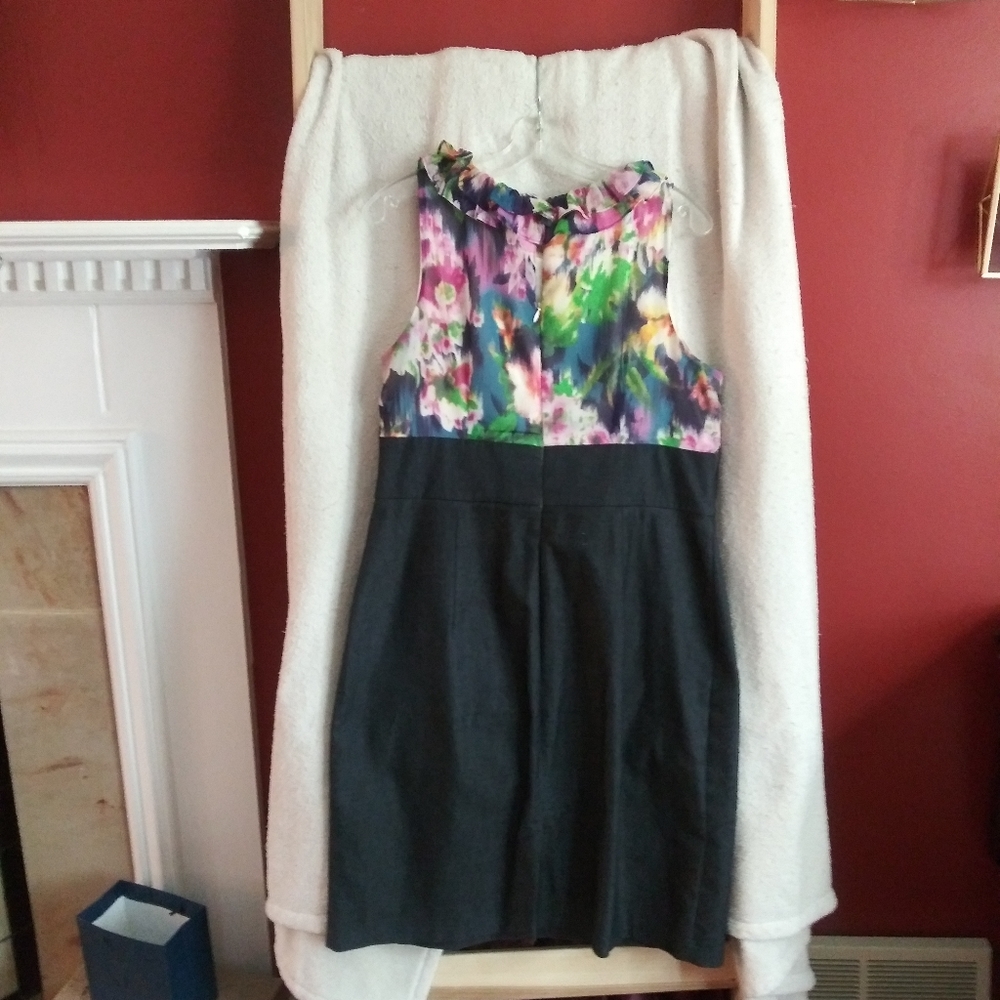Dress - Picture 2 of 4